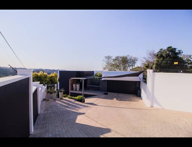 5 BEDROOM HOUSE FOR SALE IN WATERKLOOF HEIGHTS